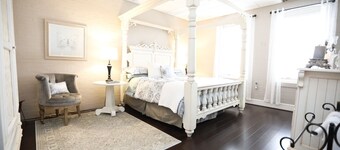 Historic Building - 5 Bedroom with On-site Parking in Midtown Kansas City!