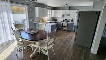 Micro-ondes, four, plaque de cuisson