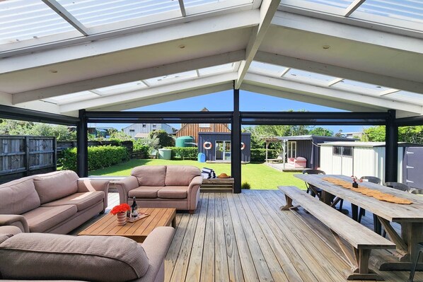 تناول الطعام بالخارج