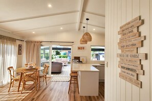 Dining - Seashell Cottage Hahei (Hahei)