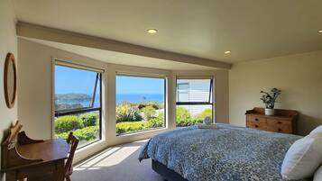 5 bedrooms, iron/ironing board, WiFi, bed sheets