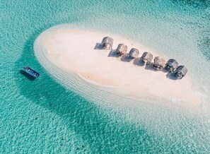 Beach nearby, sun loungers, beach towels