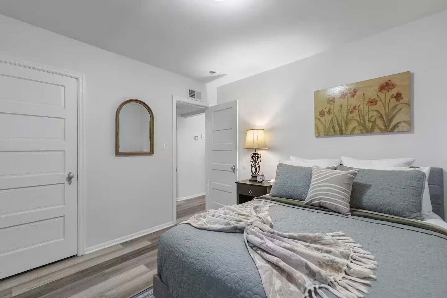 1 habitación, tabla de planchar con plancha, wifi y ropa de cama 