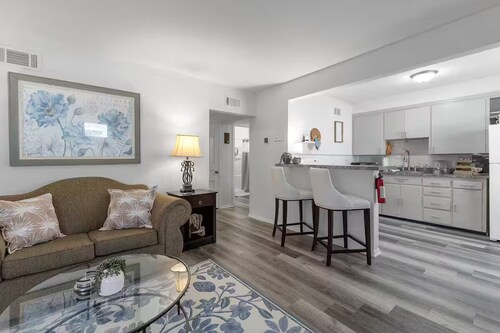 Modern Garden 1BR | Laundry + Pets OK | Quiet