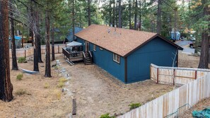 Interior - Steps to Trails & Minutes to Heavenly + Fireplace + Deck + BBQ Bluewood Cabin by Avantstay (South Lake Tahoe)