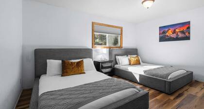 Steps to Trails & Minutes to Heavenly + Fireplace + Deck + BBQ Bluewood Cabin by Avantstay