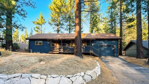 Interior - Steps to Trails & Minutes to Heavenly + Fireplace + Deck + BBQ Bluewood Cabin by Avantstay (South Lake Tahoe)