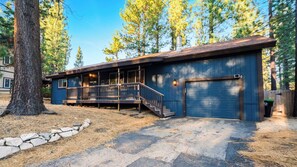 Interior - Steps to Trails & Minutes to Heavenly + Fireplace + Deck + BBQ Bluewood Cabin by Avantstay (South Lake Tahoe)