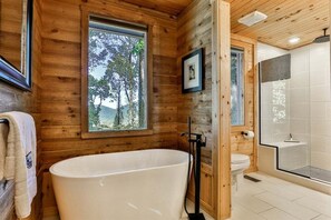 Douche, sĂšche-cheveux, serviettes fournies