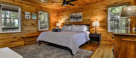 4 bedrooms, desk, iron/ironing board, free WiFi