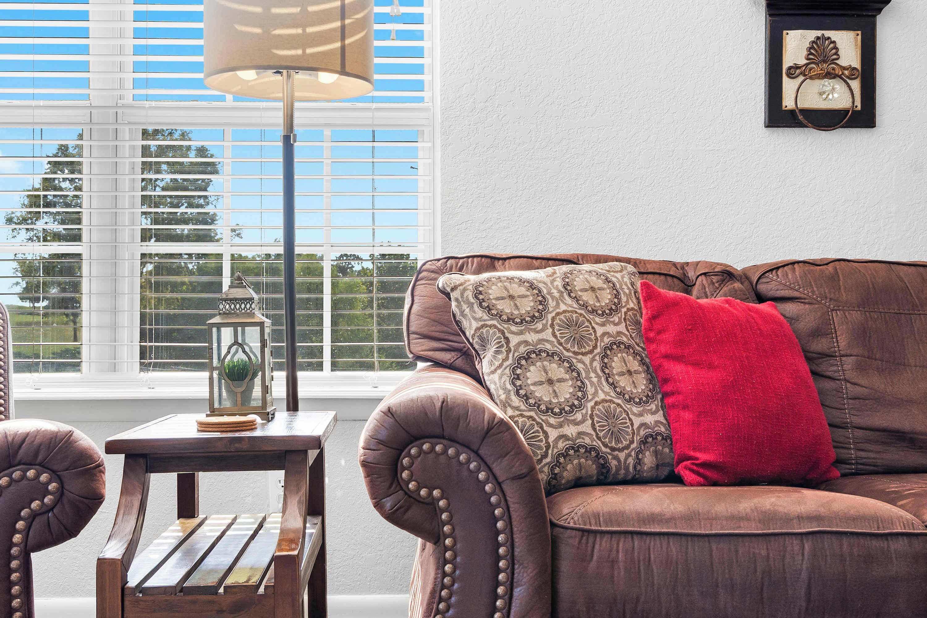 公寓客房, 多張床, 庭院, 高球場景觀 (Stay & Play Branson Basecamp) | 起居區