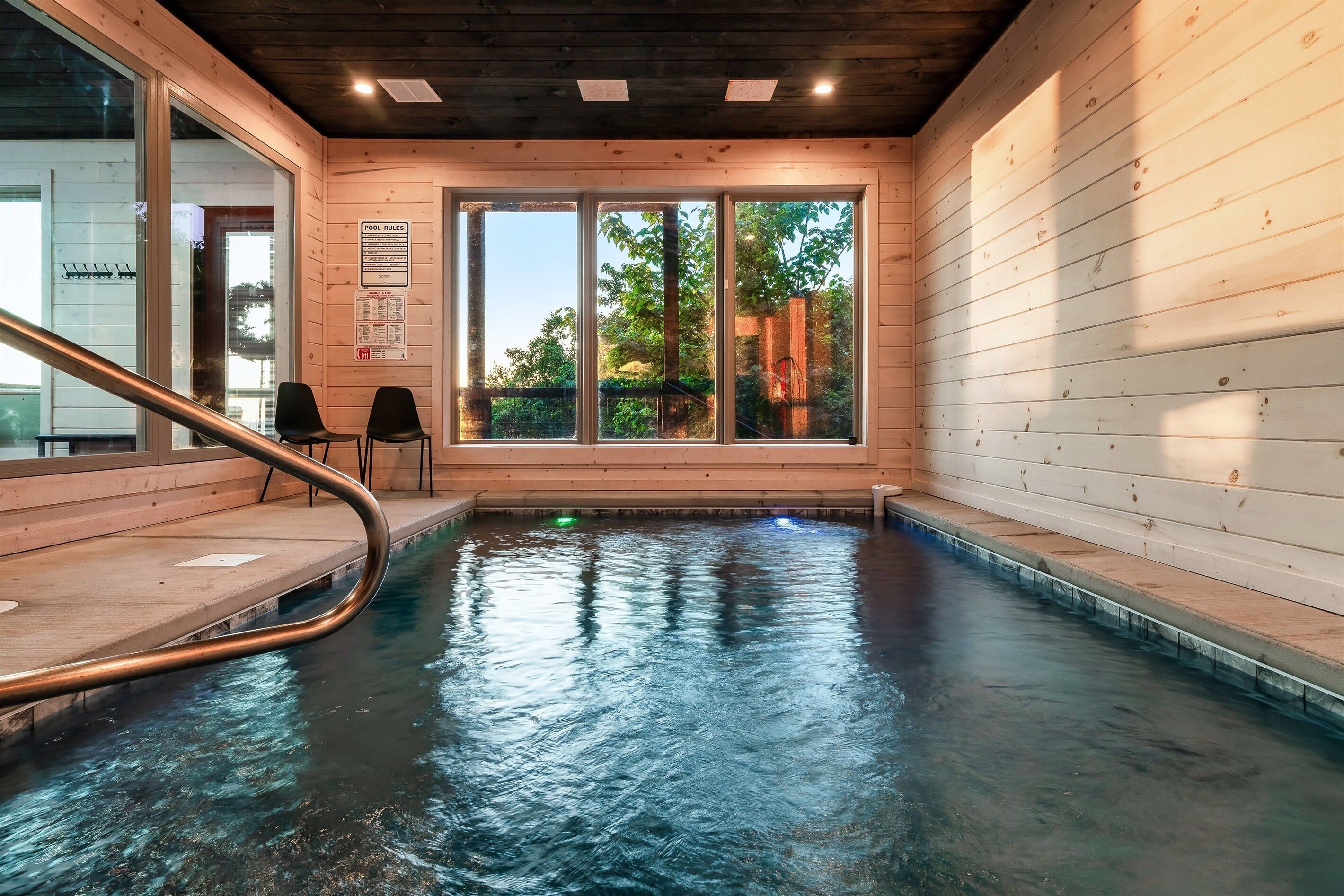 室内游泳池，恒温泳池