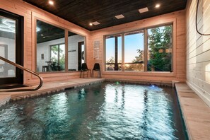 Inomhuspool och uppvärmd pool