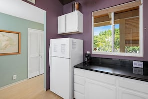 Condo, 2 Queen Beds (Kksr#6301 Ocean/Golf Course Views, To) | Private kitchen - Kksr#6301 Ocean/golf Course Views, Top Floor (Kailua-Kona)