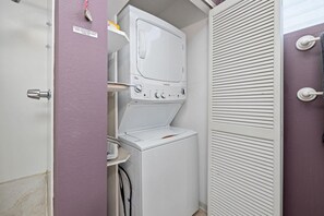 Condo, 2 Queen Beds (Kksr#6301 Ocean/Golf Course Views, To) | Interior - Kksr#6301 Ocean/golf Course Views, Top Floor (Kailua-Kona)