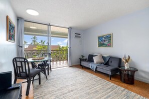 Apartment, 1 Doppelbett (Kona Islander Inn#305) | Wohnbereich