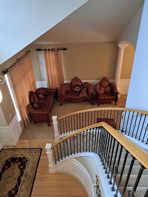 المنشأة من الداخل