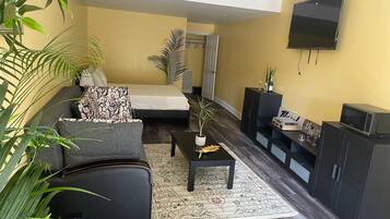 Suite estudio Confort, 1 cama Queen size, balcón, vista a la alberca | Tabla de planchar con plancha y wifi gratis