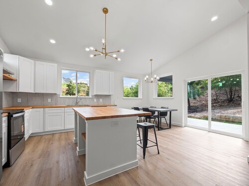 Modern Retreat in the Pine Forest of Bastrop