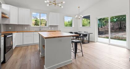 Modern Retreat in the Pine Forest of Bastrop