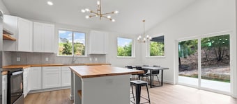 Modern Retreat in the Pine Forest of Bastrop