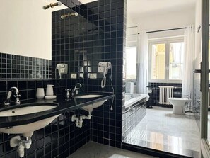 Doccia, asciugacapelli, bidet