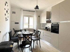 Fridge, microwave, oven, stovetop - Mercuzio’s Dream - With 5 Rooms near the Arena (Verona)
