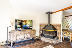 Interior - Modern Beech Mountain Getaway. 3 BDR. Fireplace. Slope Views (Beech Mountain)