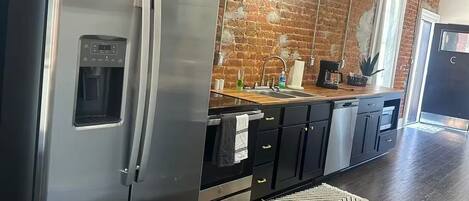 Micro-ondes, four, plaque de cuisson, lave-vaisselle