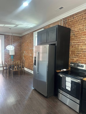 Mikrobølgeovn, ovn, kogeplade, opvaskemaskine