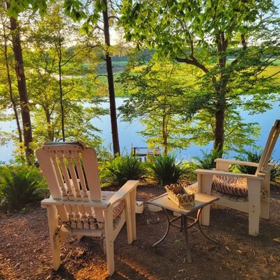 Quaint family cottage along Piscataway Creek