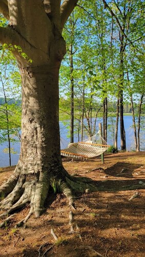 Quaint family cottage along Piscataway Creek