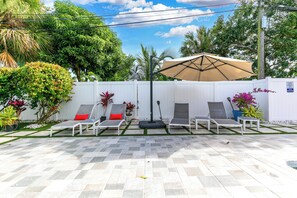 Terrace/patio - South Beach Retreat, Florida: Amazing Pool-Saltwater Heat,4BR,  King Bed,5 Stars (Pompano Beach)