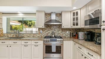 Mikrowelle, Ofen, Herdplatte, Geschirrspüler