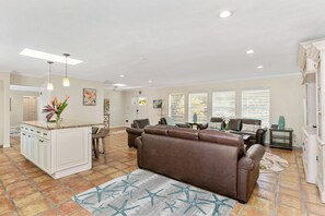 Interior - South Beach Retreat, Florida: Amazing Pool-Saltwater Heat,4BR,  King Bed,5 Stars (Pompano Beach)