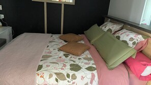 2 makuuhuonetta, vauvan matkasänky, ilmainen Wi-Fi, vuodevaatteet