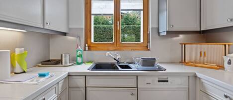 Frigorífic, microones, forn i placa de cuina