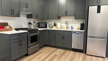 Micro-ondes, four, plaque de cuisson, lave-vaisselle