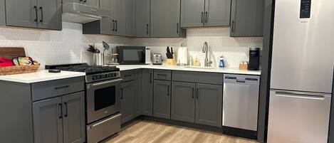 Mikrobølgeovn, ovn, kogeplade, opvaskemaskine