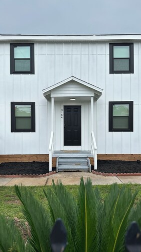 2 Bedroom Townhome - Walk to LSU