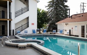 Pool - Coastal Serenity 108 Beachfront Condo Near Downtown (Traverse City)