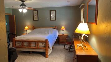 4 bedrooms, desk, free WiFi, bed sheets