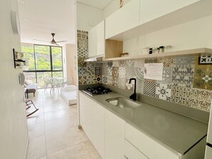 Apartment, 1 bedroom, balcony 1106VI | Private kitchen - Apartasuites Vita 945 - By Bedviajes (Santa Marta)