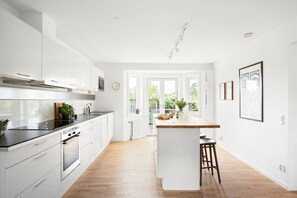 Réfrigérateur, micro-ondes, four, lave-vaisselle