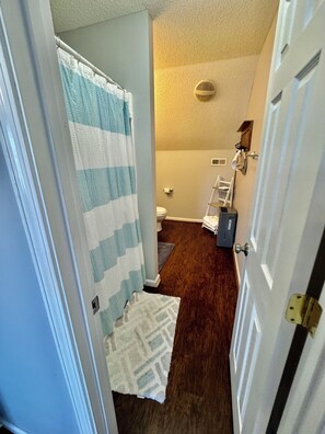 Shower, hair dryer, towels, soap - Lazy Days on Neely Henry with kayaks and floating mat! (Ashville)