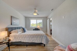 4 bedrooms, desk, iron/ironing board, free WiFi