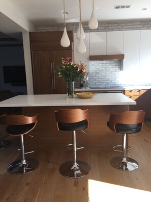 Micro-ondes, four, plaque de cuisson, lave-vaisselle