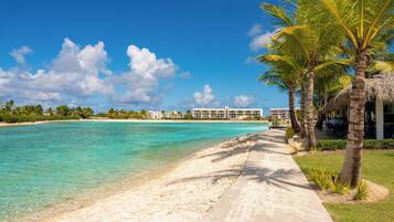 Liegestühle, Strandtücher