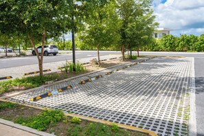 المنطقة المحيطة بالمنشأة