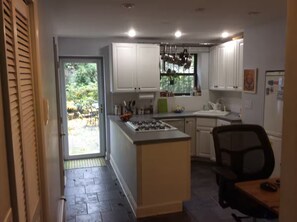 Private kitchen - Spacious Manhattan Duplex, 2 BR, 3BA (New York)